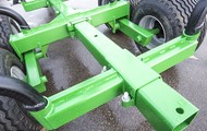 Forestry trailer for tractors with hydraulic arm