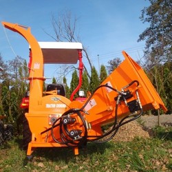 Chipper CRONIMO WCBX-62R per tractor, tractor with hydraulic feed