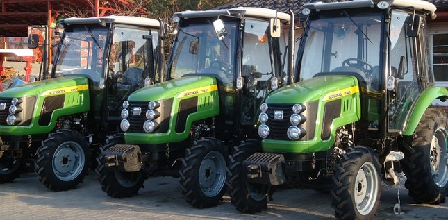 50 Hp za cenu 40 Hp ! Nové homologované traktory ZOOMLION CR 504 s kabinou a výkonem 50 Hp na SPZ za akční cenu 413.223 CZK bez DPH! Nejlepší ceny v ČR pro rok 2022!