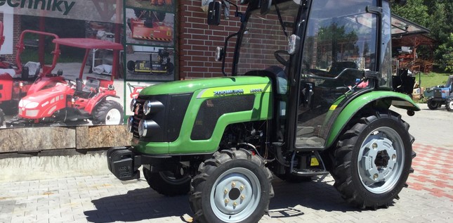 Traktor ZOOMLION 254 (25 Hp) s kabinou za nejlepší cenu na českém trhu ve své kategorii - 247.107 CZK bez DPH.