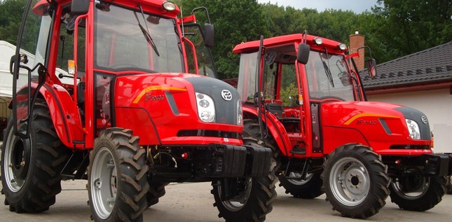 Traktory DongFeng 504G3 - silných 50 koní s kabinou na SPZ nyní nově v akční nabídce za 379.000 CZK bez DPH do vyprodání skladů!!
