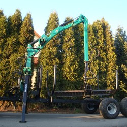 Forestry trailer for tractors with hydraulic arm