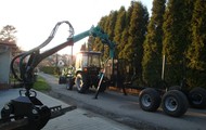 Forestry trailer for tractors with hydraulic arm