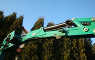 Forestry trailer for tractors with hydraulic arm