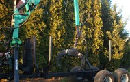 Forestry trailer for tractors with hydraulic arm